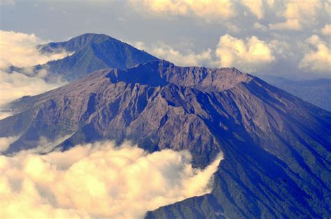 tinggi gunung raung